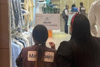 Sellamiento de la tienda Jon Sonen en Cartagena