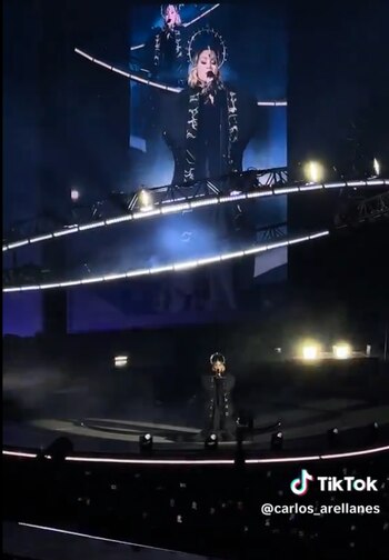 Madonna en plena interpretación de