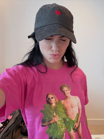 El guiño a una historia de amor duradera: Lali Espósito eligió llevar en su remera la imagen de Carola Reyna y Boy Olmi, juntos desde 1992