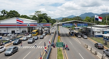 Costa Rica enfrenta cifras récord de detenciones en 2025, con más de 215.000 personas aprehendidas y alta reincidencia delictiva, según datos oficiales. (Visuales IA)