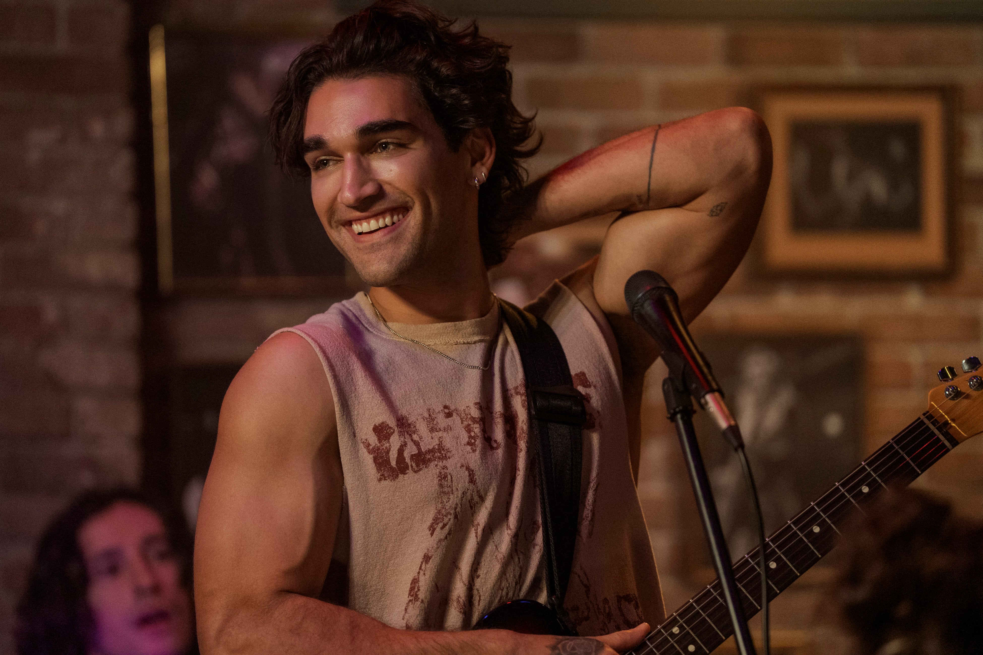 La serie destaca por su enfoque musical original con canciones creadas por la compositora Grammy Amy Allen, interpretadas por la actriz Ella Bright. (Prime video)