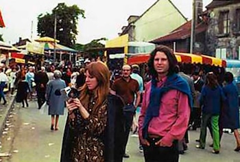 Jim Morrison y su pareja