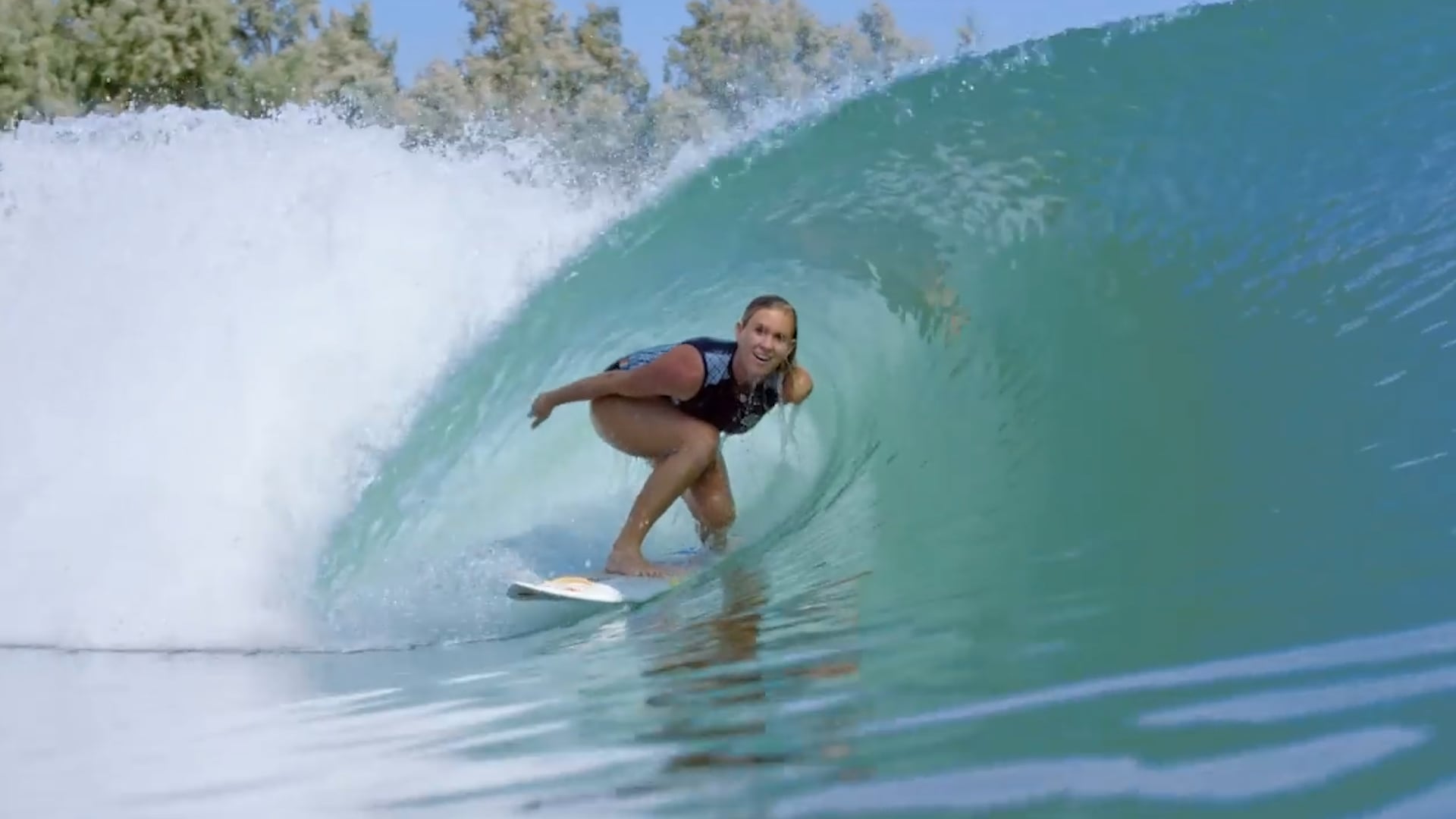Bethany Hamilton sobrevivió al ataque de un tiburón tigre en la playa de Tunnels en Kauai en octubre de 2003 (bethanyhamilton)