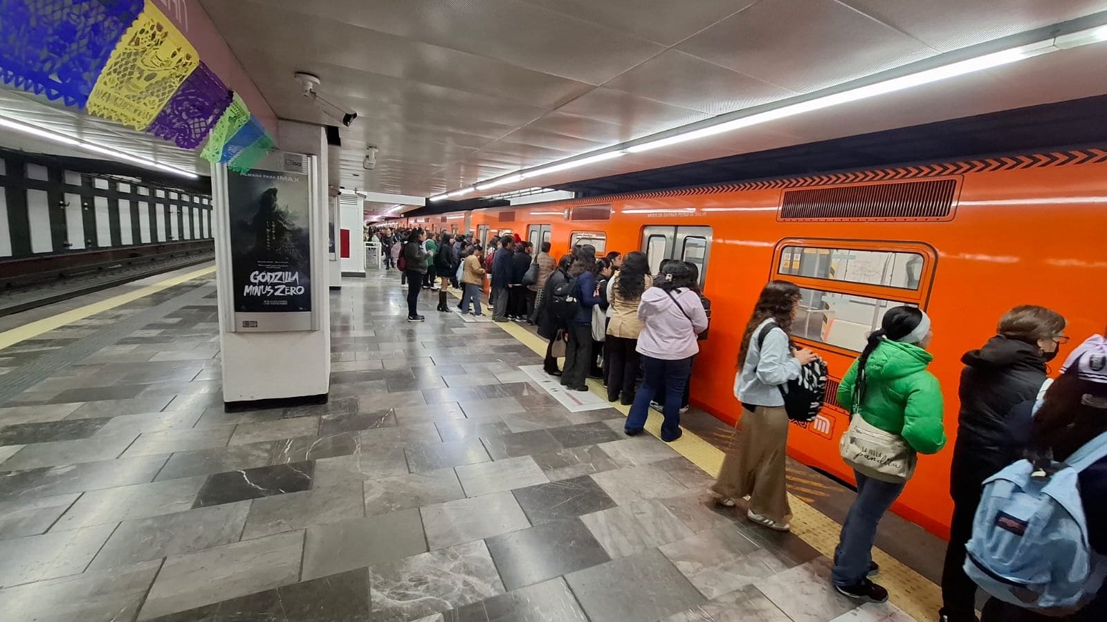 ¿Qué está pasando en el Metro y Metrobús hoy 27 de octubre? Falla mecánica retrasa recorrido de la L7 del MB