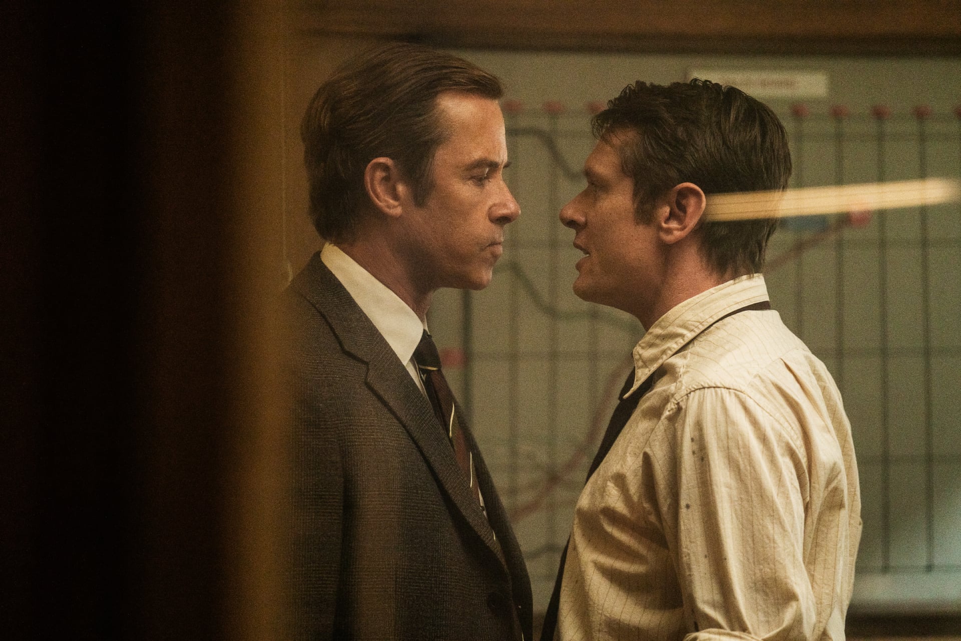 Guy Pearce y Jack O'Donnell en 'Ink', de Danny Boyle, película de Netflix que ha inaugurado la Mostra de Venecia sobre el tabloide 'The Sun'. Cr. Anthony Dickenson © 2026.