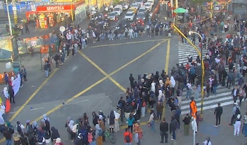 Manifestantes generan congestión vial en la calle 72 con carrera 11 y obligan a implementar desvíos y rutas alternas en Bogotá - crédito Secretaría de Movilidad