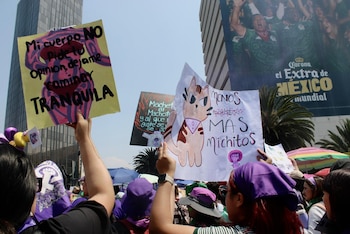 Mujeres participan en una marcha
