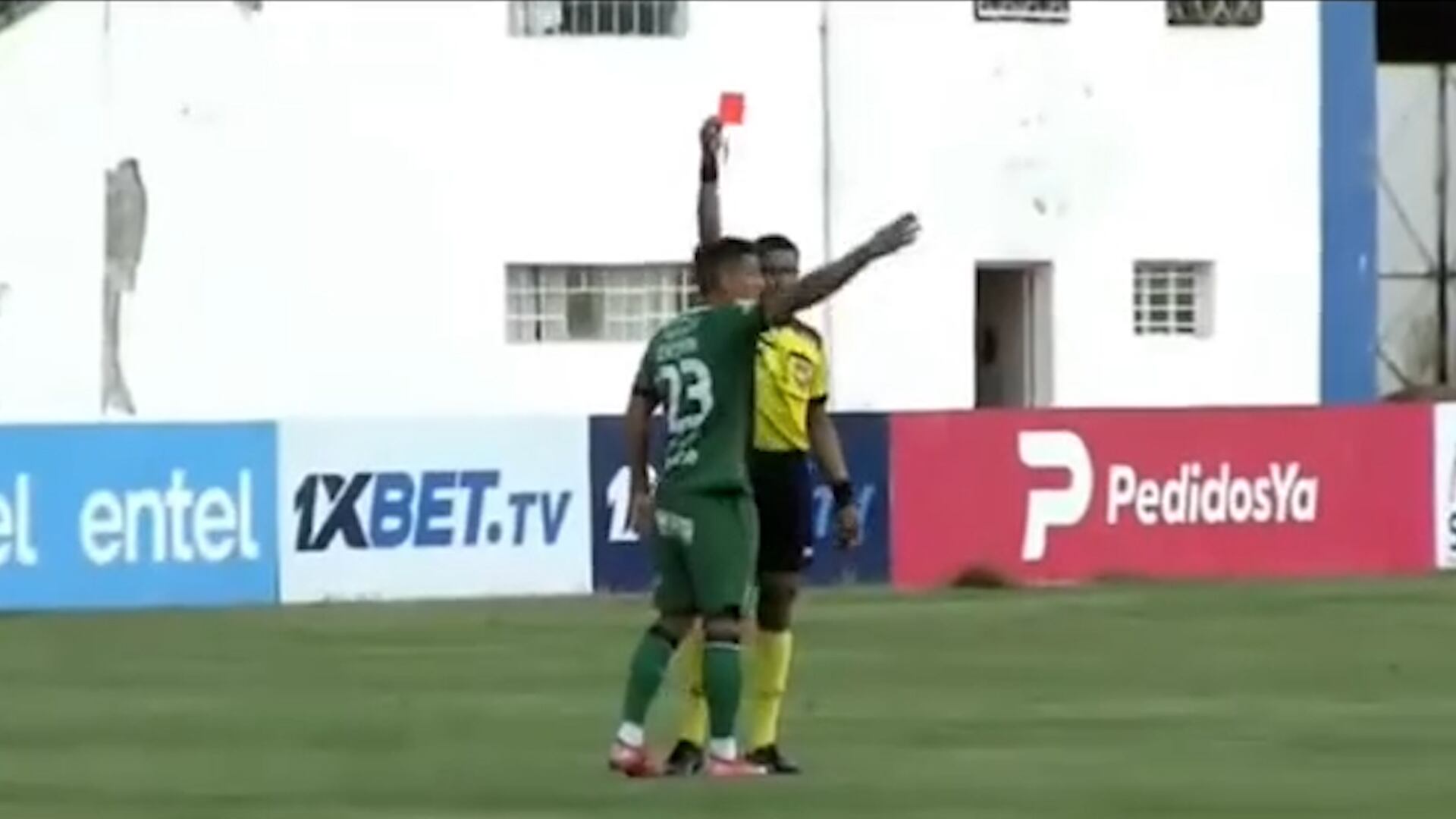 Ricardo Centurión fue expulsado en Oriente Petrolero y está acusado de agredir a un árbitro (Captura video)