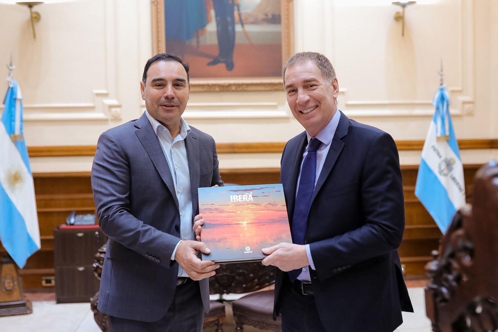 El ministro del Interior, Diego Santilli, junto al gobernador de Corrientes, Gustavo Valdés