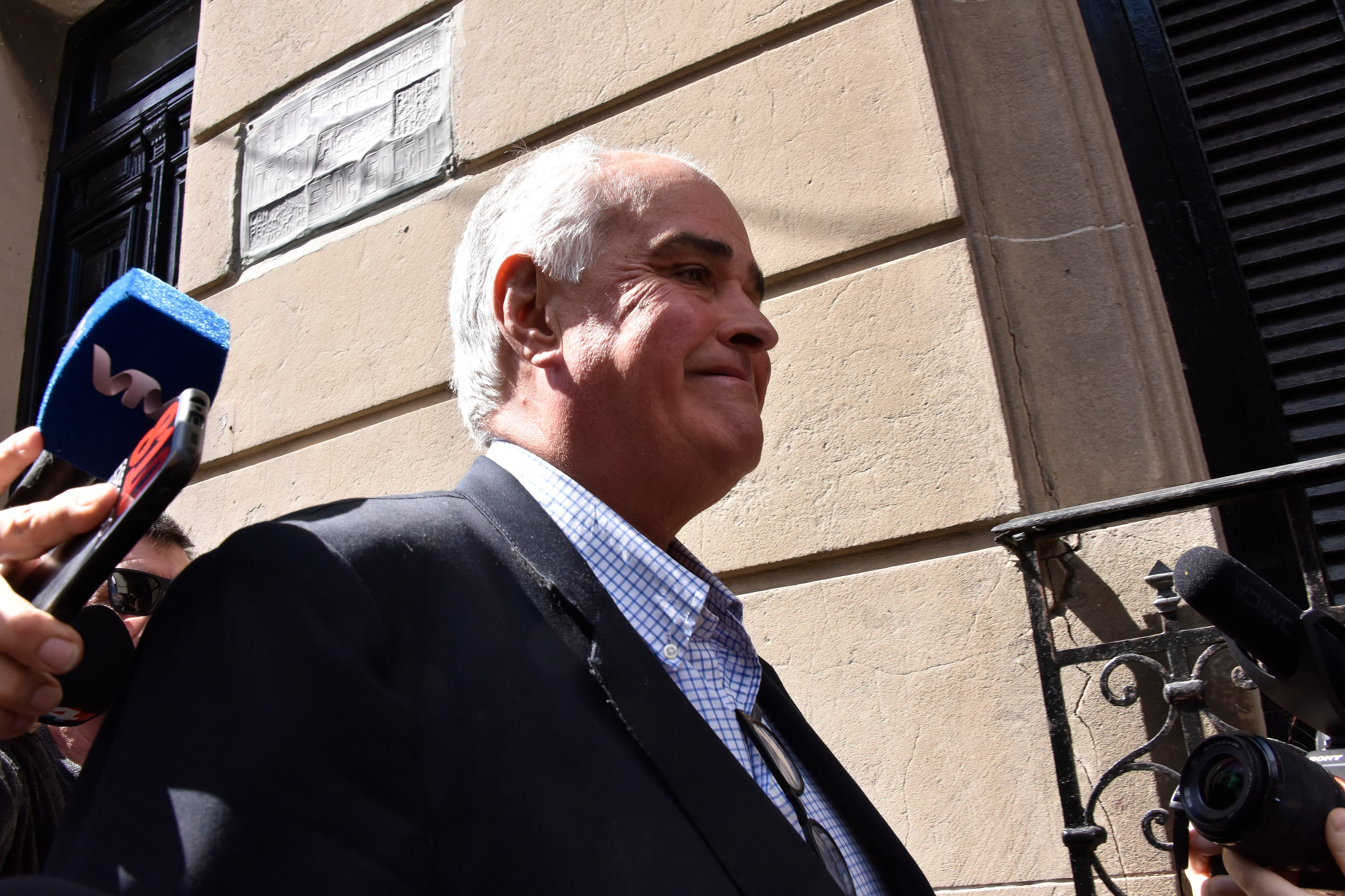 Gustavo Penadés, senador por el Partido Nacional (PN), llega al Juzgado Letrado de Primera Instancia en lo Penal de Montevideo (EFE/Federico Gutiérrez)