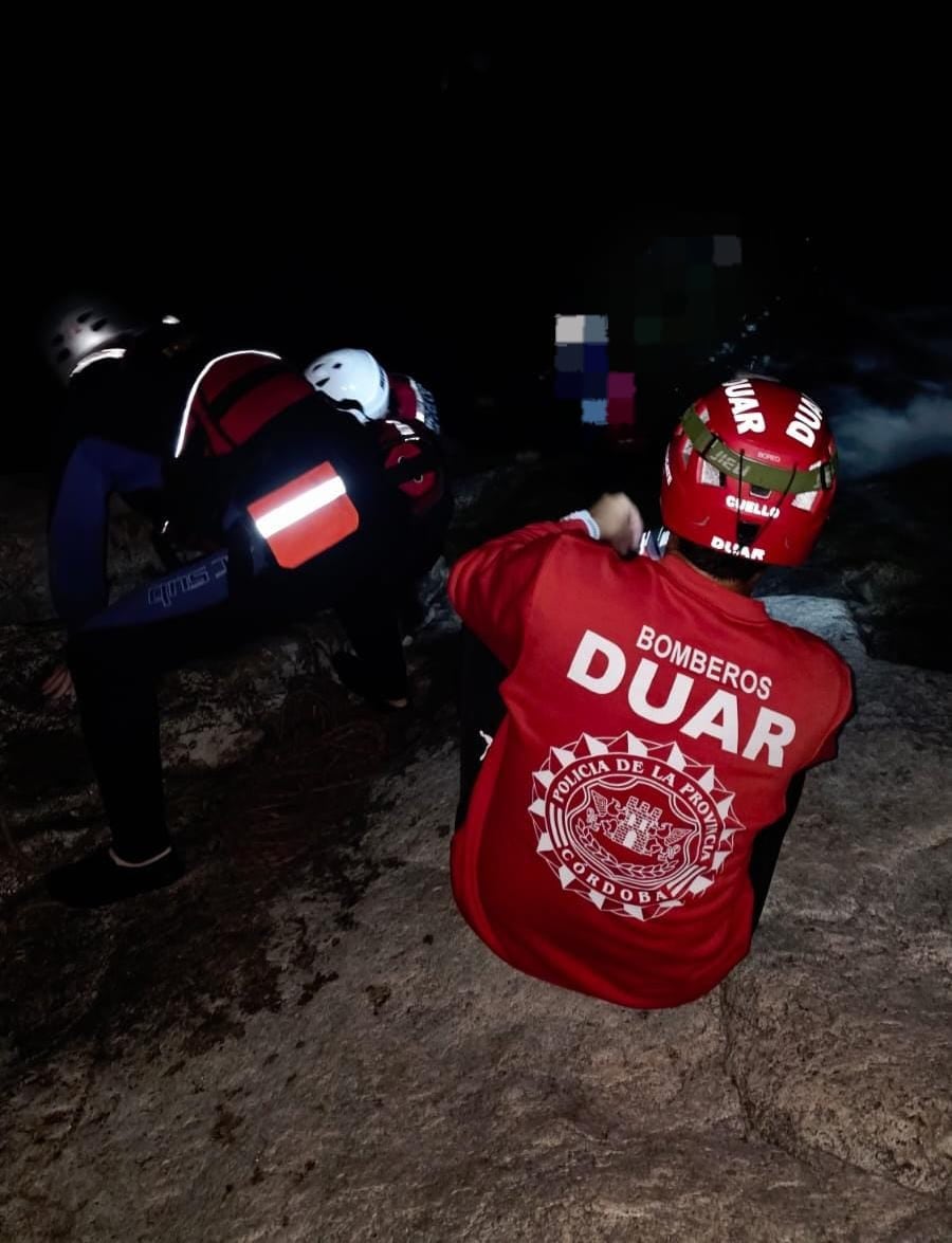 La pareja del turista de Buenos Aires alertó a las autoridades cuando el hombre no regresó tras sumergirse en el río de Córdoba
