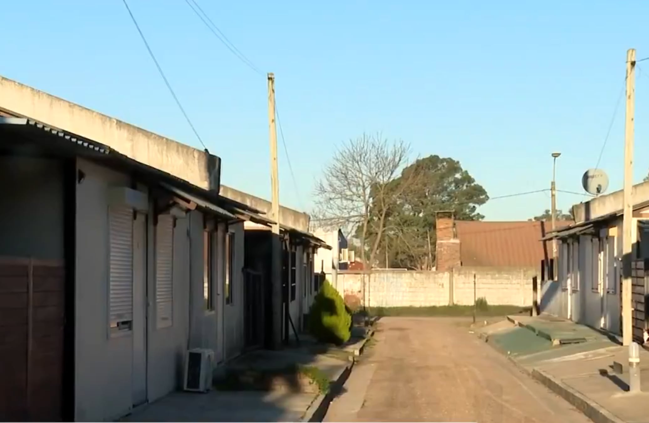 Complejo de viviendas en el que hombre agredió a gato y terminó imputado (Captura Telenoche/Canal 4)