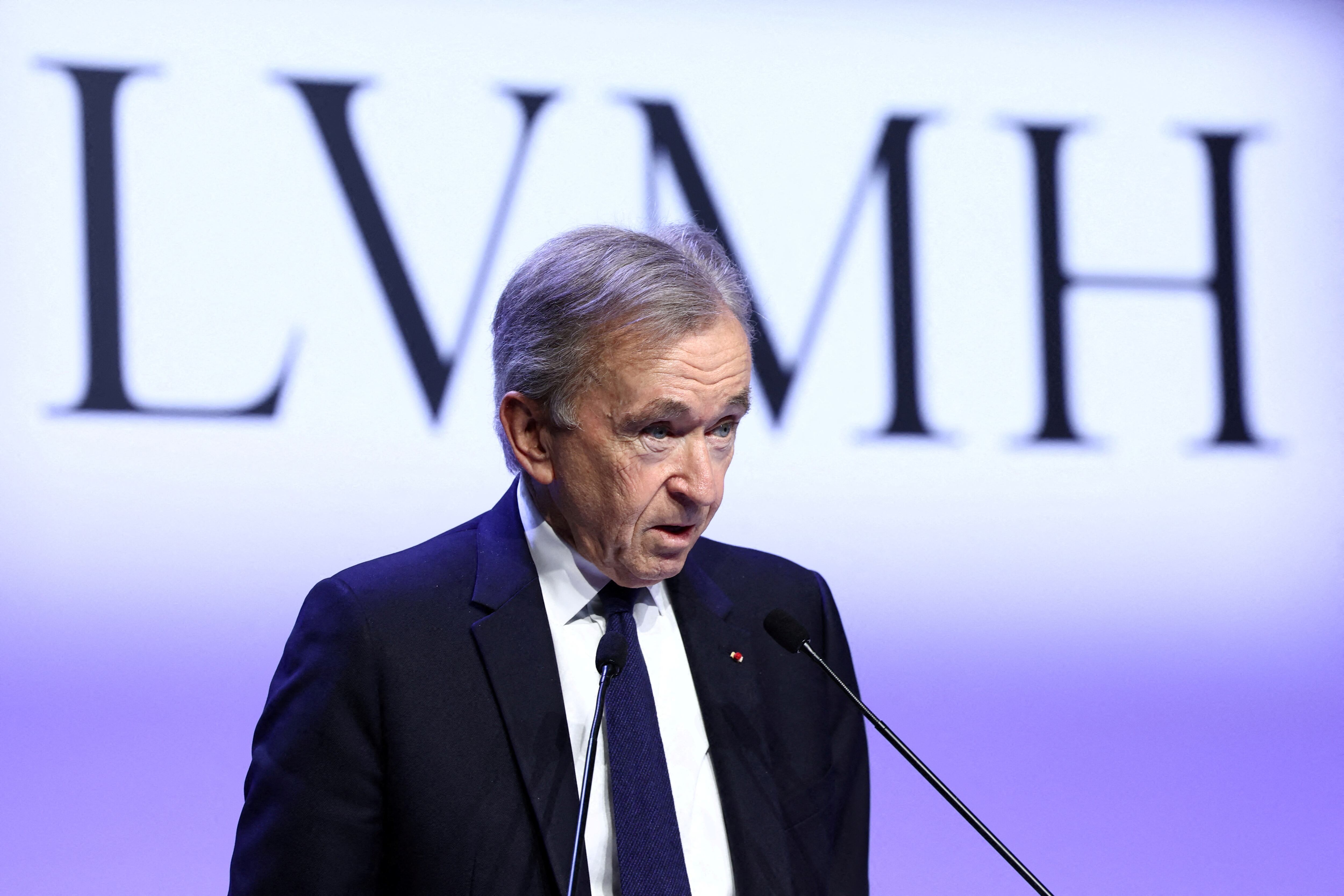Bernard Arnault se mantiene como el único multimillonario no estadounidense en el ránking (REUTERS)