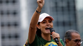 Michelle Bolsonaro dejó la presidencia del PL Mulher tras un fuerte enfrentamiento con Flávio Bolsonaro