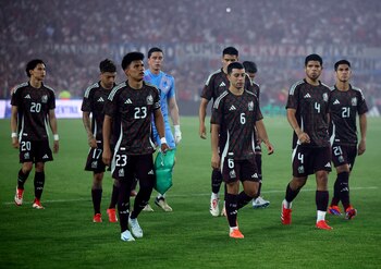 Soccer Football - International Friendly - River Plate v Mexico - Estadio Mas Monumental, Buenos Aires, Argentina - January 21, 2025 Mexico's Jesus Gallardo with teammates look dejected after the match REUTERS/Agustin Marcarian
