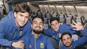 La selección argentina aterrizó en Estados Unidos para afrontar la preparación final antes del Mundial 2026