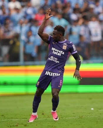 Eryc Castillo anotó el 2-1 de Alianza Lima ante Sporting Cristal en el estadio Alberto Gallardo.