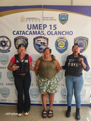 La operación del 17 de julio de 2026 reunió a la DPI, el Ministerio Público, la ATIC y OUR RESCUE, y dejó el decomiso de cuatro teléfonos celulares como evidencia judicial. (Cortesía: DPI Honduras)