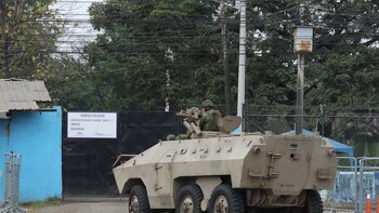 Militares encuentran armas, explosivos y