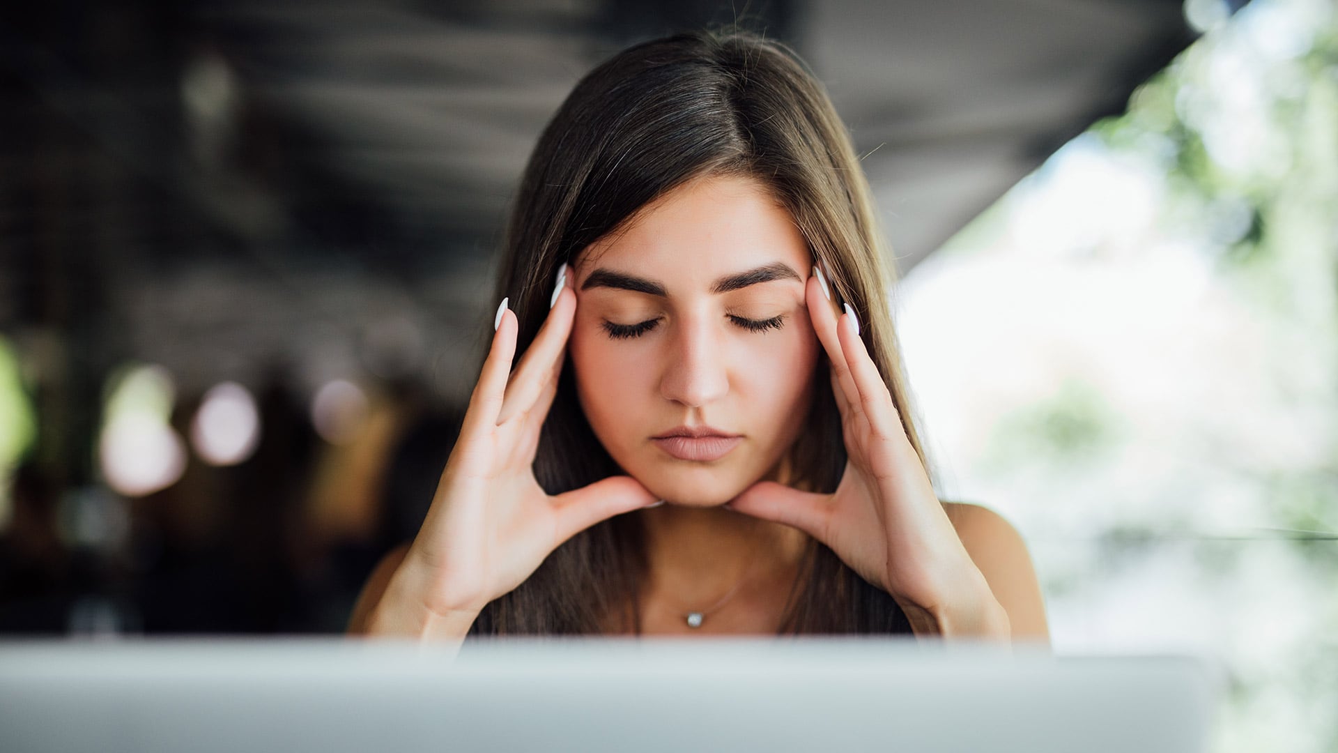 La exposición prolongada al cortisol elevado incrementa la sensación de hambre y los antojos de alimentos calóricos
Freepik