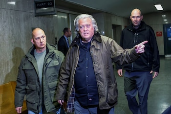 Bannon fue condenado a cuatro meses de prisión por negarse a comparecer ante el comité que investigaba el asalto al Capitolio del 6 de enero de 2021 (REUTERS/Eduardo Munoz)