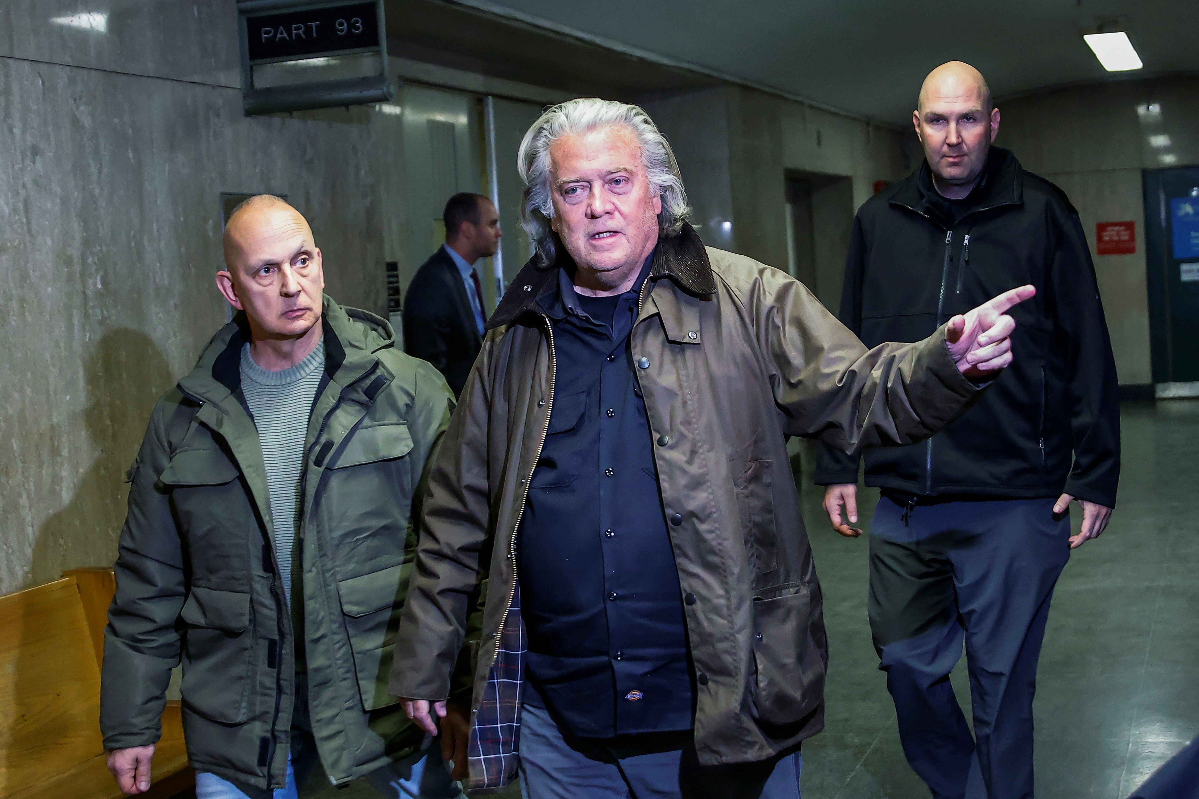 Bannon fue condenado a cuatro meses de prisión por negarse a comparecer ante el comité que investigaba el asalto al Capitolio del 6 de enero de 2021 (REUTERS/Eduardo Munoz)