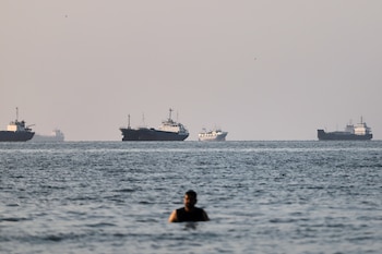 El Estrecho de Ormuz, frente a Bandar Abbas, Irán, el 8 de junio del 2026
(Amirhosein Khorgooi/ISNA via AP)