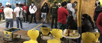 En el lugar había 50