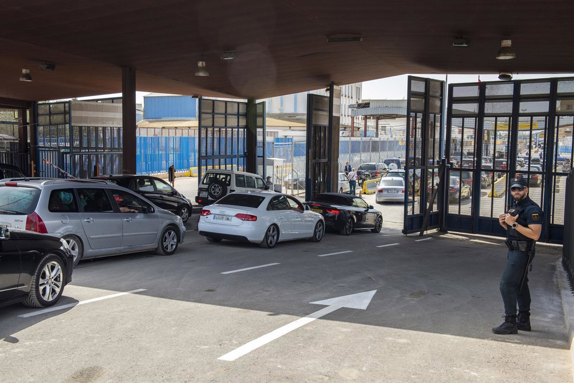 Atrapadas cientos de personas de la Operación Paso del Estrecho tras el cierre de la frontera entre Melilla y Marruecos