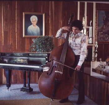 Con más de 55 años