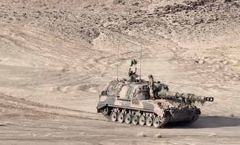 Las maniobras militares contemplaron un ataque coordinado simulado desde el norte y el sur, con tres fases principales: resistencia, despliegue rápido y contraataque acorazado