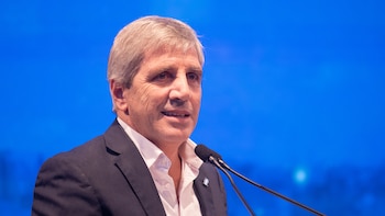 El Gobierno superó una prueba clave en la licitación de deuda mientras el dólar profundiza su caída