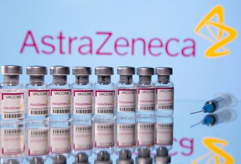 Vacunas de AstraZeneca (REUTERS/Dado Ruvic/Illustration)