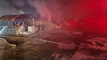 Controlado incendio de llantas acumuladas