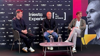 Andrés Iniesta inaugura en Barcelona la exposición interactiva 'Iniesta Experience'