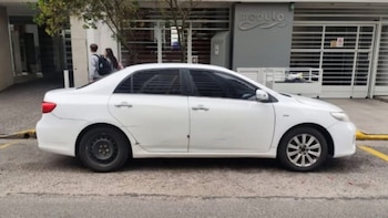 Un jubilado se bajó del auto para saludar a su hijo y dos delincuentes le robaron a mano armada en Mar del Plata