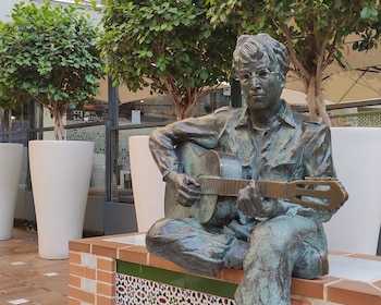 Estatua de John Lennon. (Turismo de Almería)
