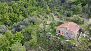 Hereda la casa de su