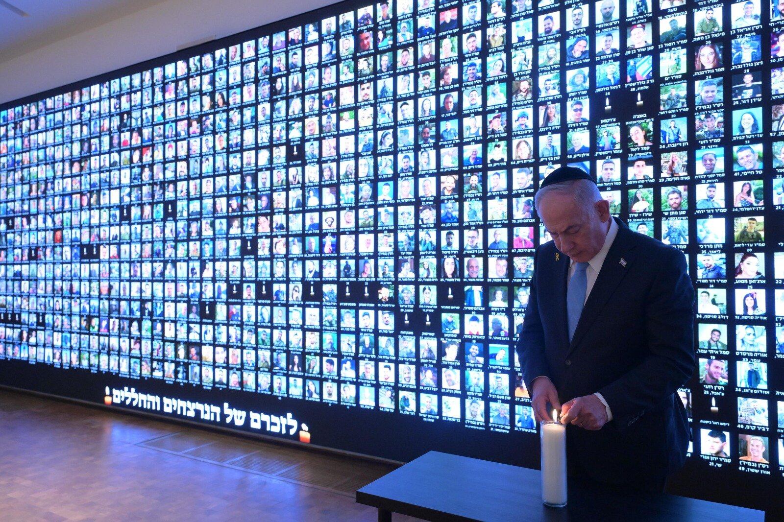 El muro conmemorativo se encuentra en la Biblioteca Nacional