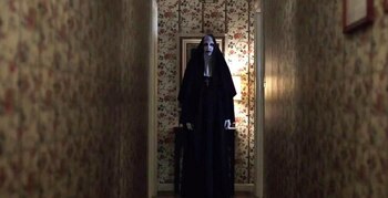 "La monja" está protagonizada por