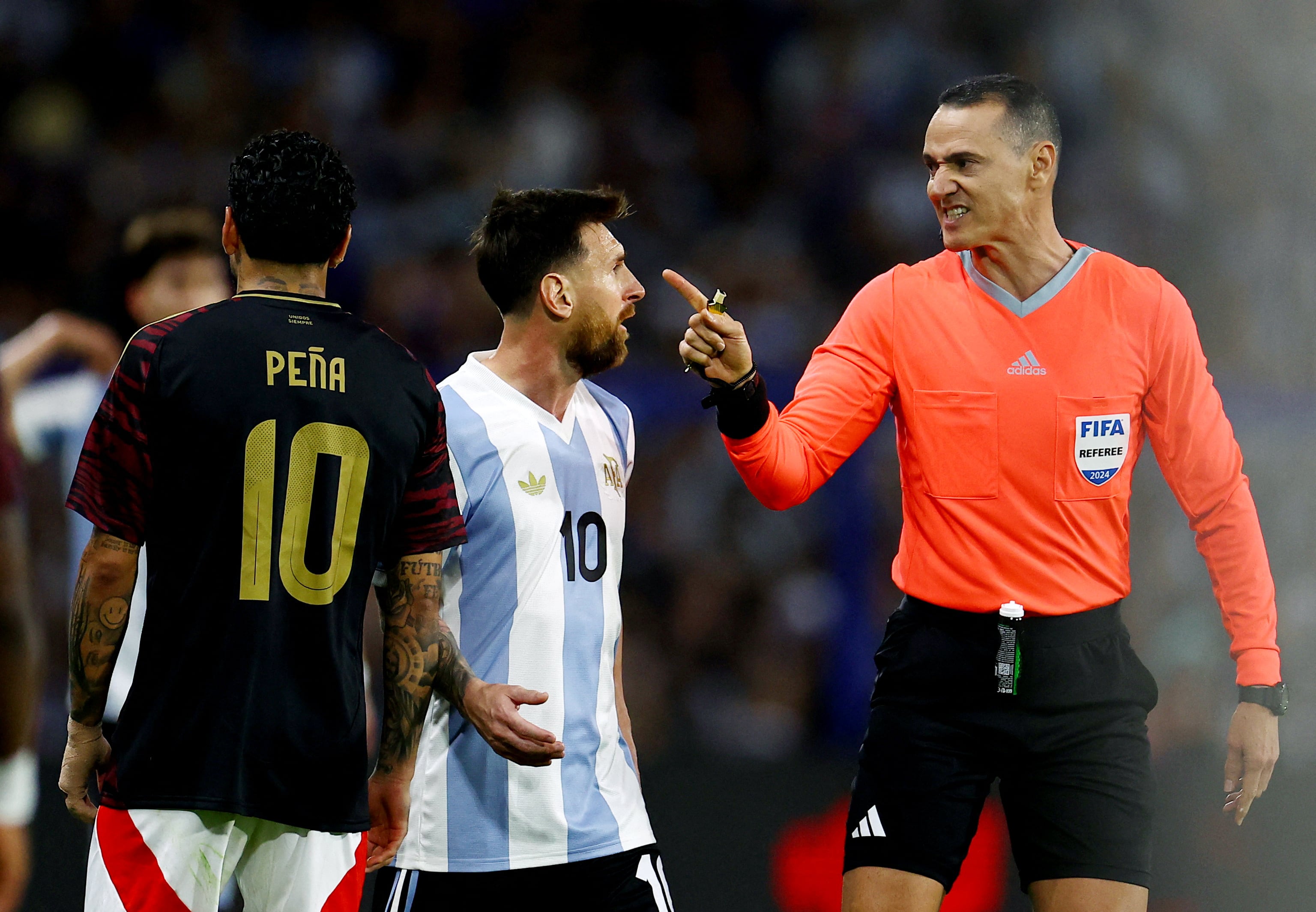 Roldán sostuvo que la ausencia de árbitros colombianos en la Copa del Mundo no respondió a una falta de calidad sino a una elección de otros nombres-crédito Agustin Marcarian/REUTERS