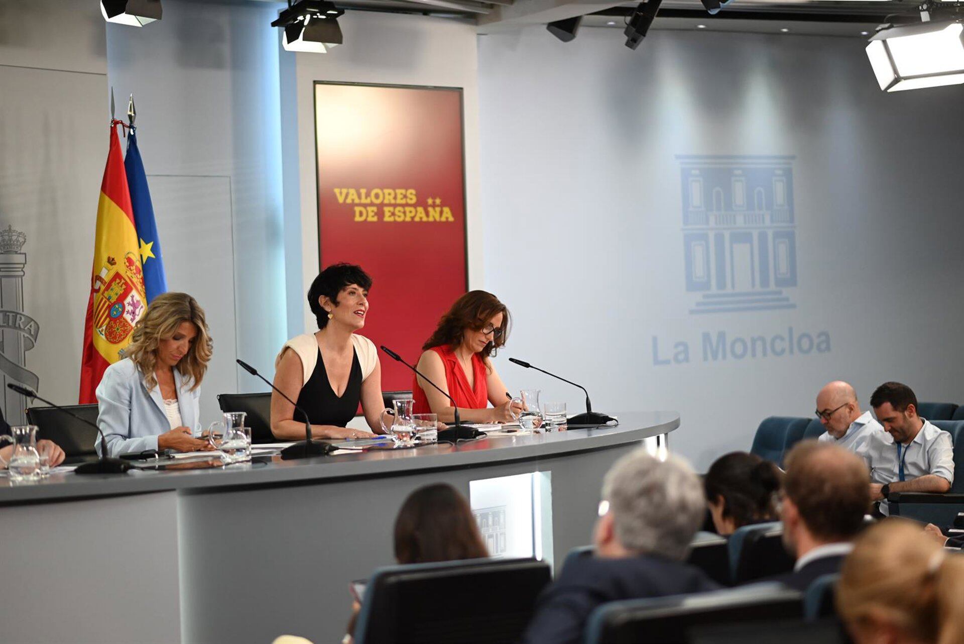 El Gobierno mantiene su confianza en Zapatero y evita valorar las "distintas versiones" de imputados en Plus Ultra