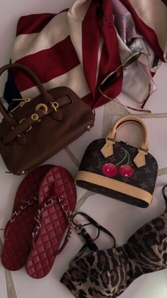 Las tonalidades marrones y rojizas marcan tendencia durante el verano europeo (Instagram)