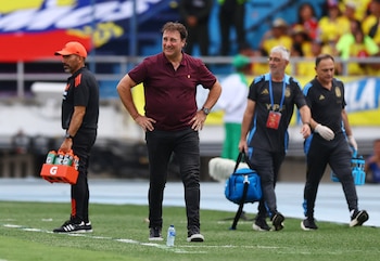 Lorenzo dirigiendo el Colombia vs. Argentina - crédito Luisa Gonzalez / REUTERS