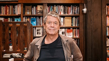 Emmanuel Carrère ya está en Buenos Aires para ser la figura central de FILBA, en diálogos con Leila Guerriero y Javier Sinay