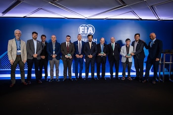 FIA entrega premios