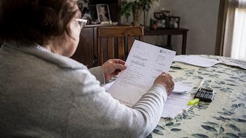 Un banco deberá devolverle a una jubilada estafada USD 22 mil y $800 mil que tenía para tratar su esclerosis múltiple e indemnizarla