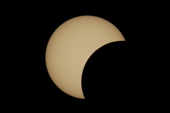 Está prohibido observar el eclipse