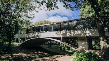 La Casa sobre el Arroyo