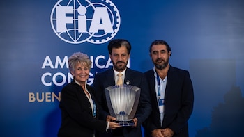 La FIA premió a la federación de automovilismo de las Islas Caimán por llevar el deporte del motor a las aulas, las pantallas y las carreteras